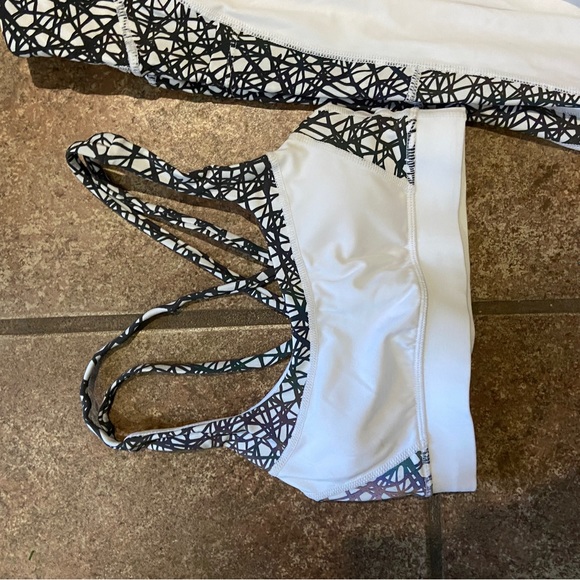 HOLOGEAR SZ 2 SET SPORTS BRA + SMALL LEGGINGS ATHLETIC WEAR WHITE BLACK TRENDY - Picture 9 of 9